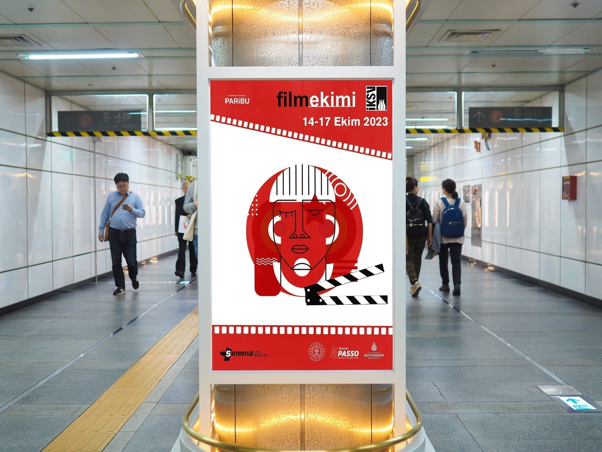 Single poster displayed as a pillar wrap in a metro tunnel.